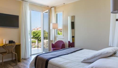 Terrace Suite with Lake View