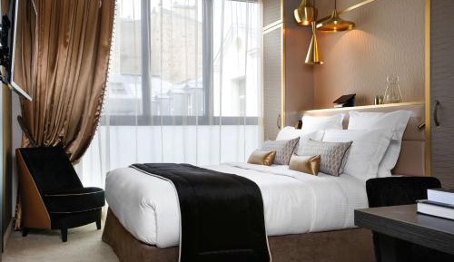Deluxe Queen Room