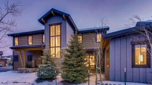 Three-Bedroom Holiday Home 