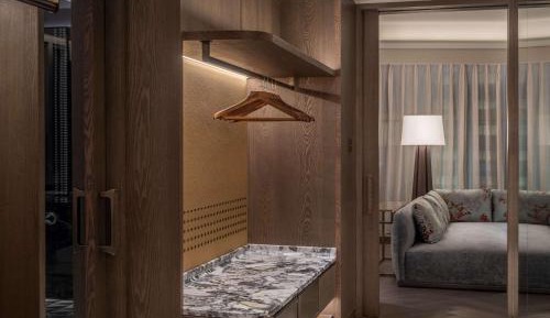 Deluxe King Suite