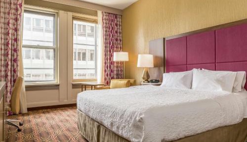 King Room with King Bed - Non-Smoking