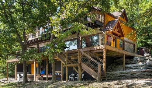 Five-Bedroom Holiday Home