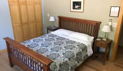 Queen Room with Shared Bathroom