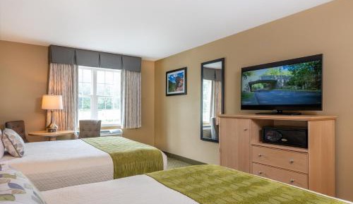 Deluxe Queen Room with Two Queen Beds