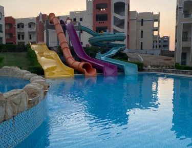 Apartment with Pool View 