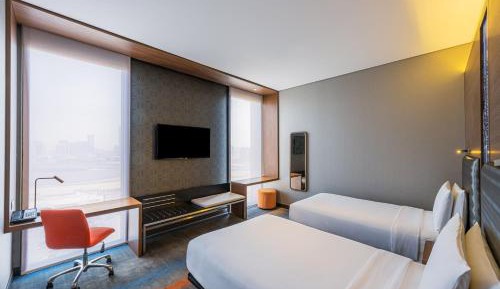 Aloft Room – Twin Bed (Complimentary Shuttle to Sobha Realty Metro Station, JBR Beach & Mall of the Emirates)