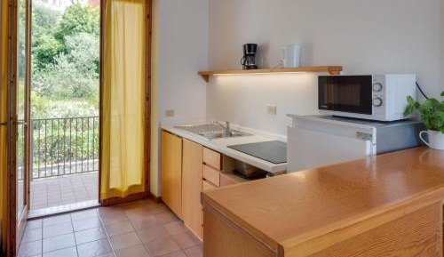 One-Bedroom Apartment Comfort with Lake View