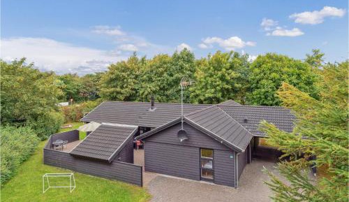 Four-Bedroom Holiday Home