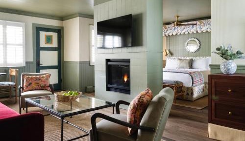 Deluxe King Suite