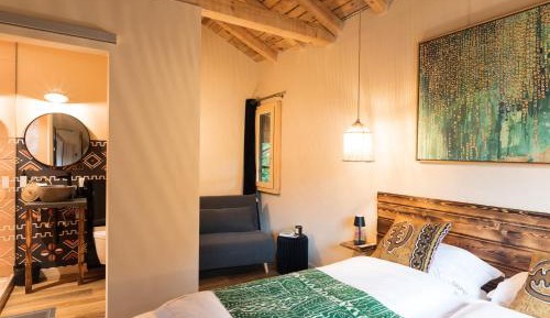 Deluxe Room (2 Adults + 1 Child)
