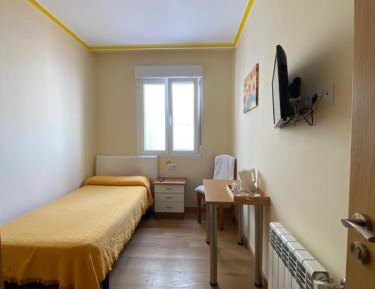 Single Room with Shared Bathroom