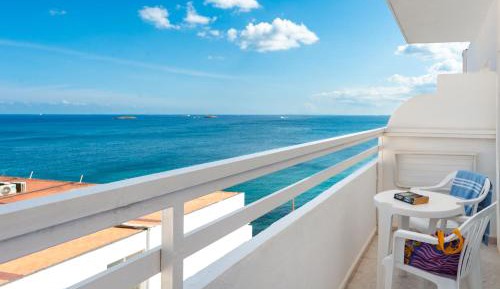 One-Bedroom Apartment with Sea View