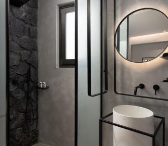 Comfort Suite with Outdoor Heated Hot Tub and Sea View