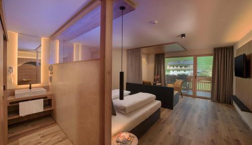 Junior Suite with Mountain View