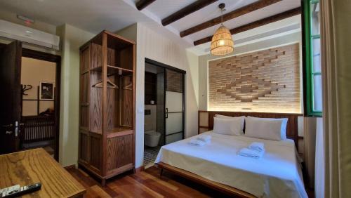 Deluxe Double Room with Extra Bed