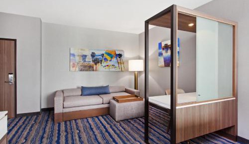 King Studio with Trundle Bed