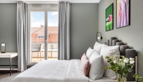 Large Studio with Kitchenette and Balcony