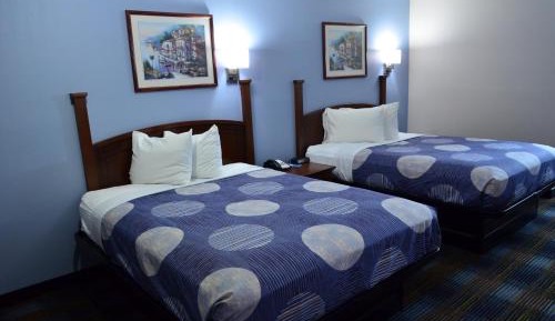 Queen Room with Two Queen Beds - Smoking