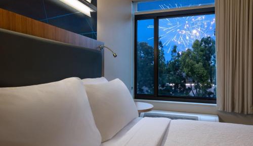 Studio with Two Queen Beds and Trundle Bed with Fireworks View (High Floor)