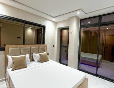 Deluxe Apartment