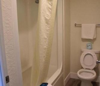 Efficiency King Suite - Non-Smoking