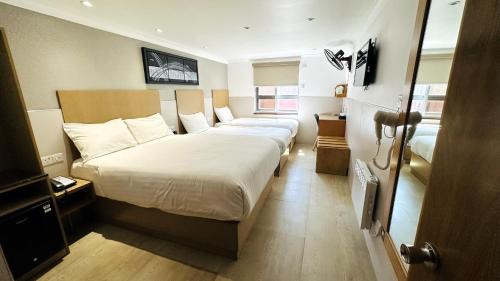 Family Room (4 Adults)