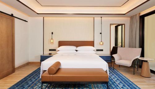 Superior King Room with Balcony and Garden View