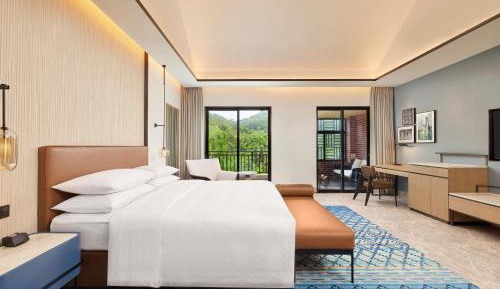 Deluxe King Room with Balcony and Garden View
