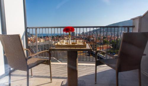 Deluxe Double Room with Balcony and Sea View