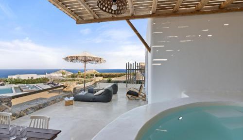 Superior suite with Jetted Tub & Sea View
