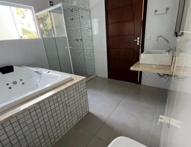 Queen Suite with Spa Bath