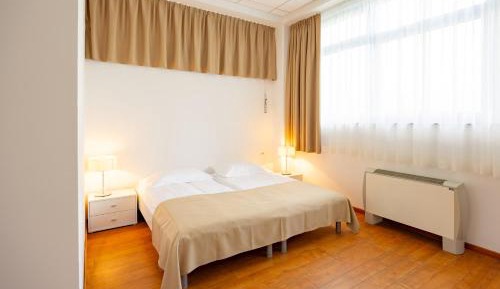 Standard Twin Room with Mountain View