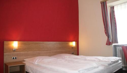 Standard Double Room with Shared Bathroom