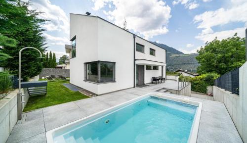 Villa with Garden View