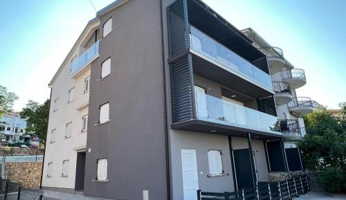 Two-Bedroom Apartment with Terrace and Sea View