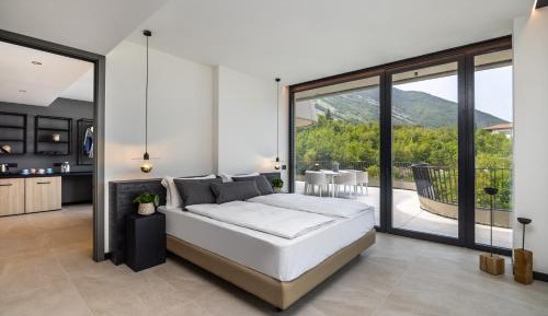 Suite with Lake View