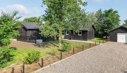 Three-Bedroom Holiday Home 