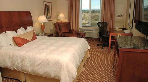 King Room with Accessible Tub - Mobility Access