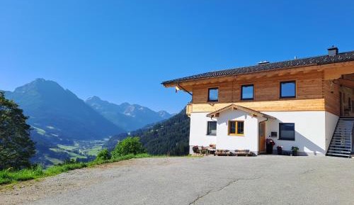 Apartment with Mountain View