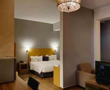 Deluxe King Suite