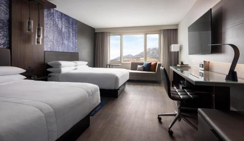 Guest room, 2 Queen, Campus/Flatirons view