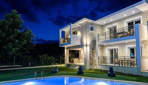 Apartment with Pool View 