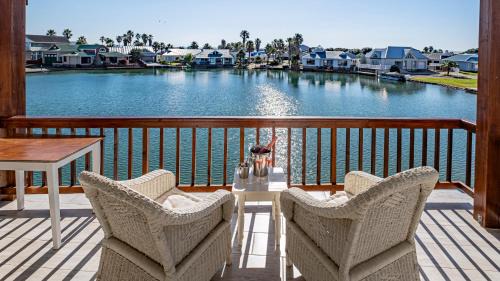 Apartment with Lake View
