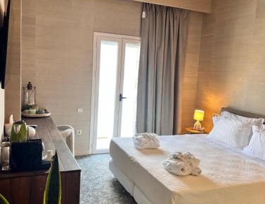 Deluxe Room with Outdoor Hot Tub