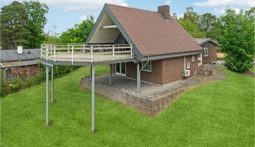 Three-Bedroom Holiday Home 