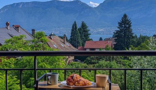 Apartment with Lake View