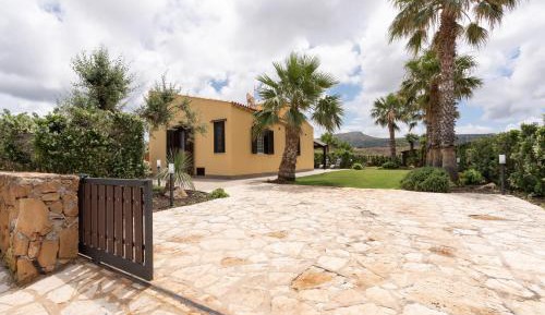 Villa with Garden View