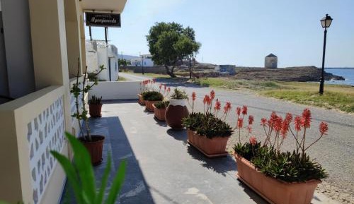 One-Bedroom Apartment Ground Floor with Sea View