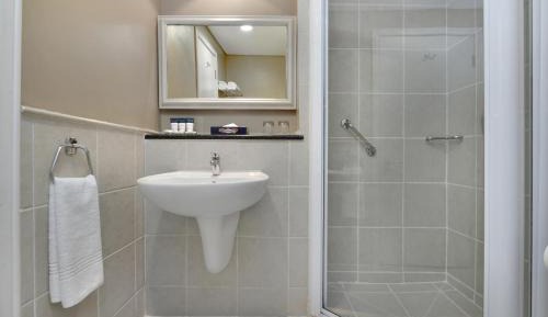 Larger Guest room, 1 King