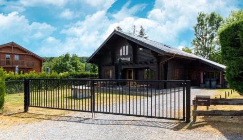 Eight-Bedroom Holiday Home